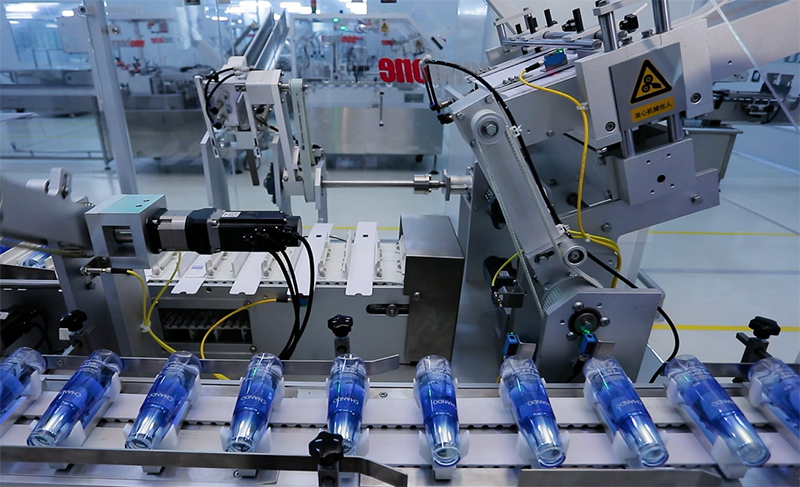 物流受阻原料瓶颈凸显，化妆品与服装企业迎来多重挑战